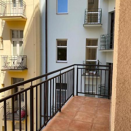 Large 3 Bedroom Family Apartment With Balcony Praag Buitenkant foto